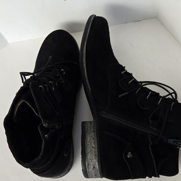 Earth Black Lace-Up Suede Leather Boots - Picture 9 of 14